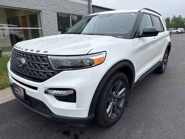 2023 Ford Explorer XLT photo 2