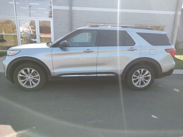 2023 Ford Explorer XLT photo 3