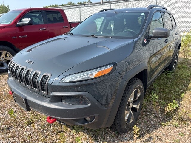 2017 Jeep Cherokee Trailhawk photo 2