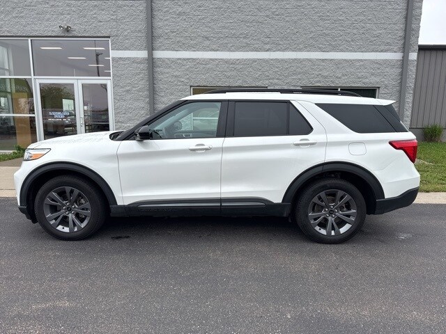 2023 Ford Explorer XLT photo 3