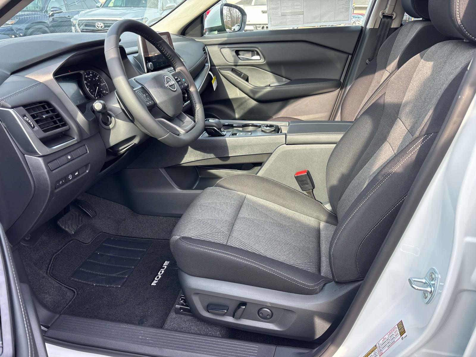 2026 Nissan Rogue SV - Photo 7