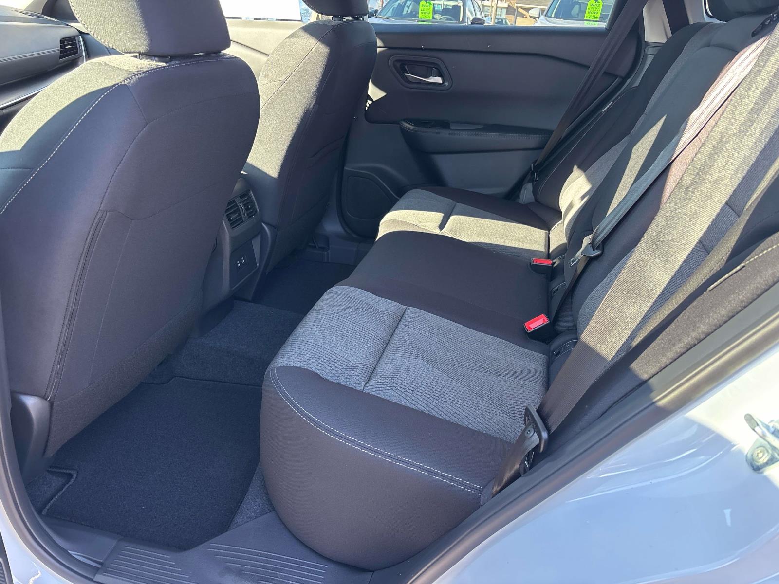2026 Nissan Rogue SV - Photo 8