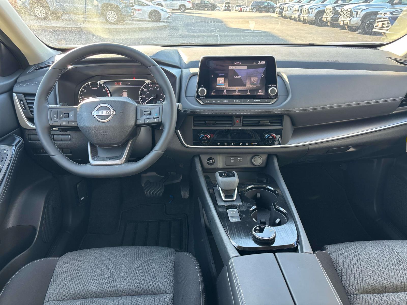 2026 Nissan Rogue SV - Photo 9