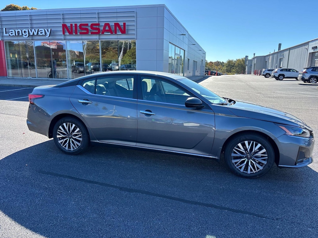 New 2025 Nissan Altima SV Sedan