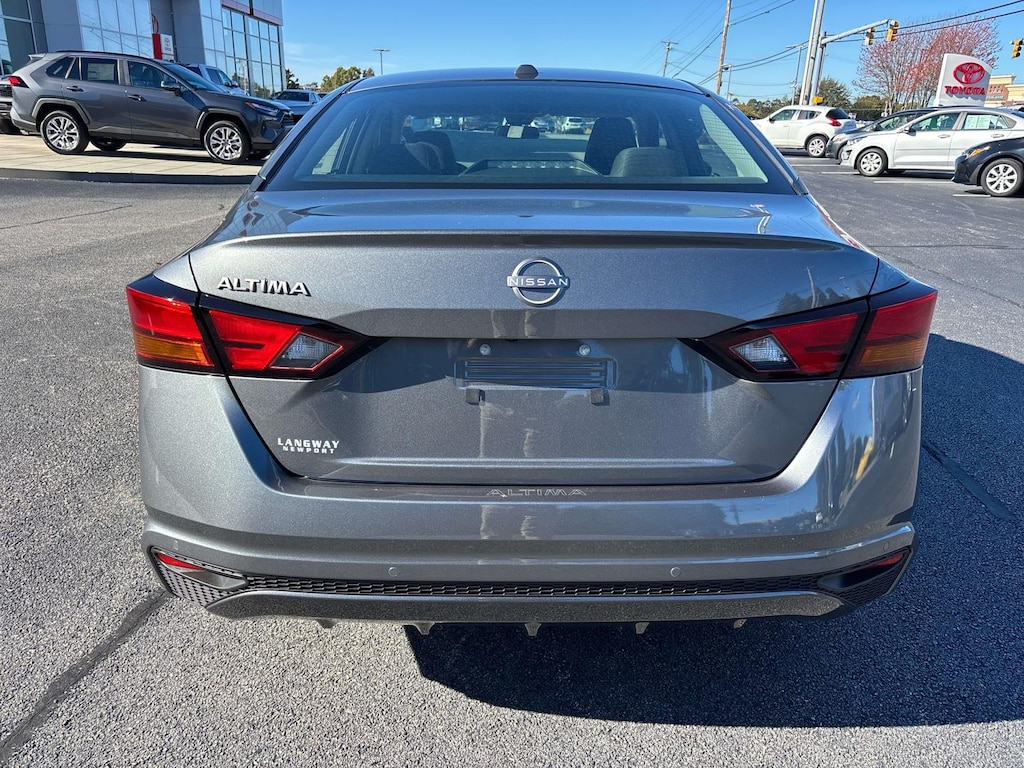 New 2025 Nissan Altima SV Sedan