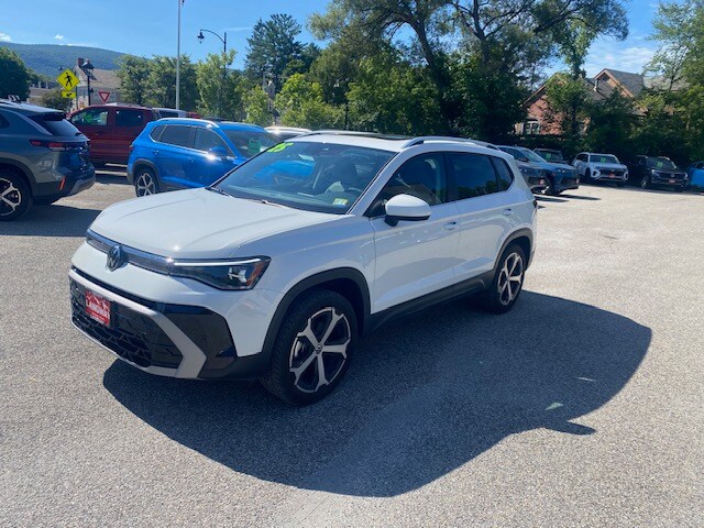 2025 Volkswagen Taos SEL photo 2