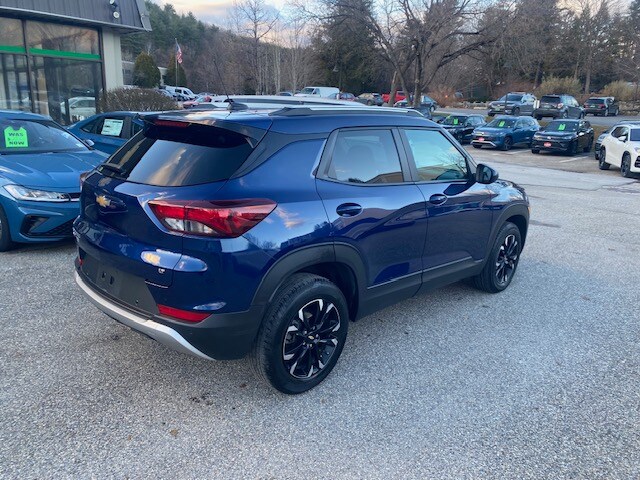 2022 Chevrolet Trailblazer LT photo 2