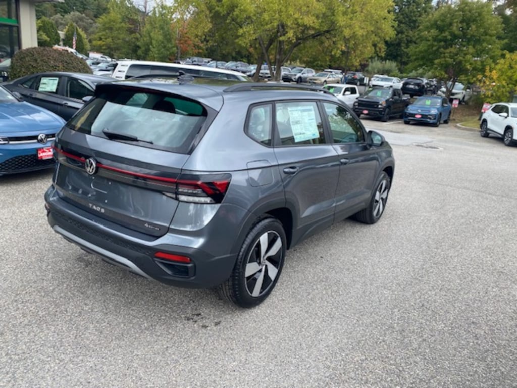 New 2025 Volkswagen Taos S S 4MOTION
