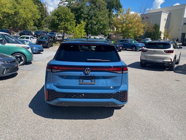 2025 Volkswagen Tiguan SE R-Line Black photo 3