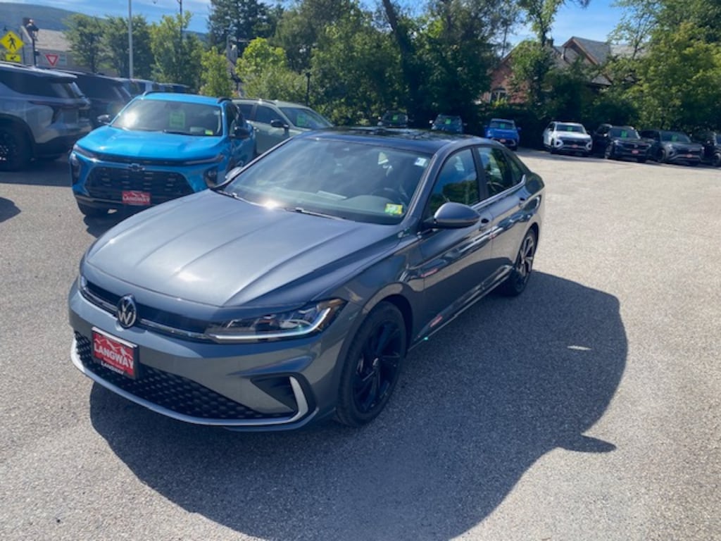 New 2025 Volkswagen Jetta SE SE Auto
