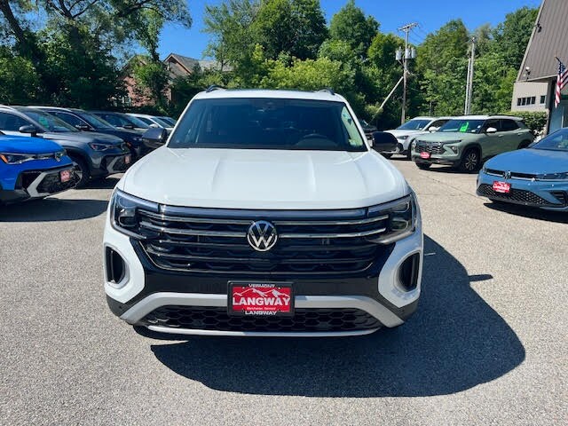 2025 Volkswagen Atlas Peak Edition SE photo 2