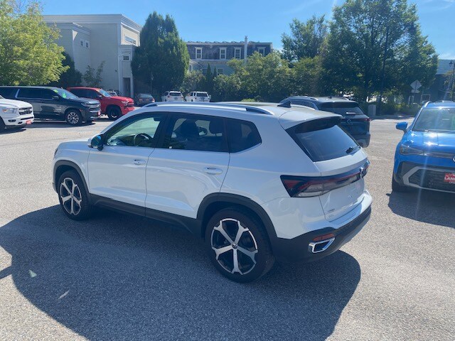2025 Volkswagen Taos SEL photo 3