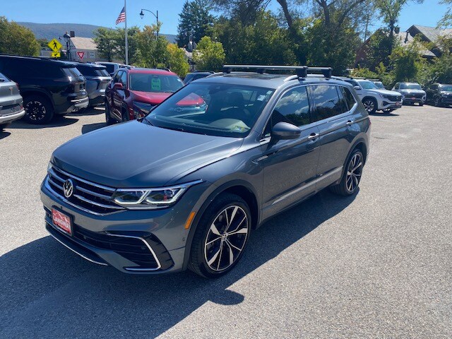 2023 Volkswagen Tiguan SEL R-Line Black photo 2