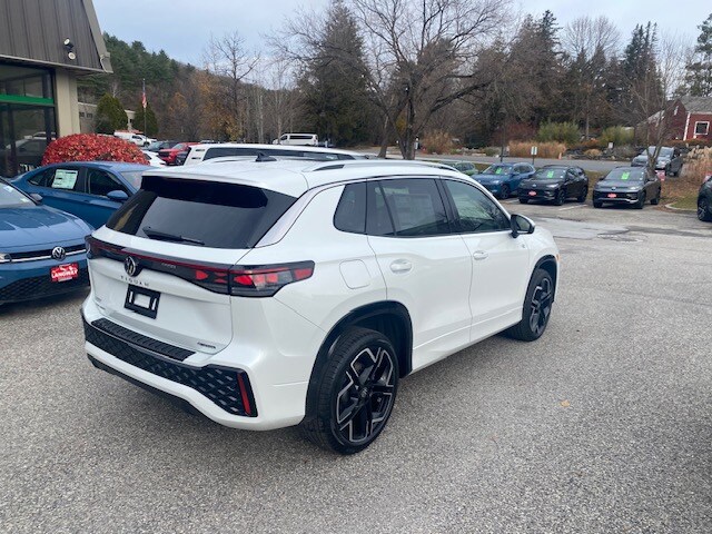 2026 Volkswagen Tiguan SEL R-Line photo 4