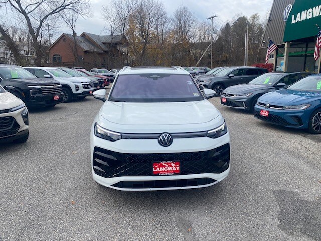 2026 Volkswagen Tiguan SEL R-Line photo 2