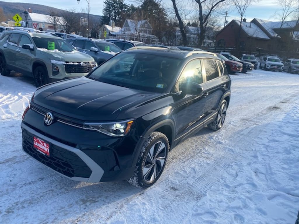 Used 2025 Volkswagen Taos 1.5T SE SUV