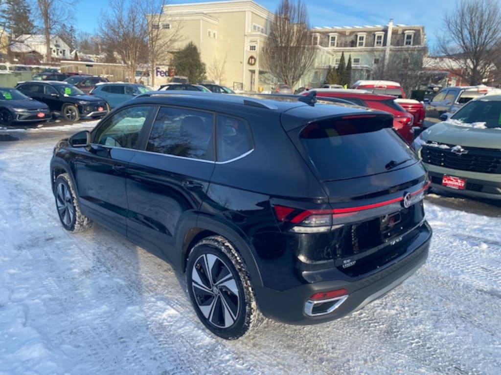 Used 2025 Volkswagen Taos 1.5T SE SUV