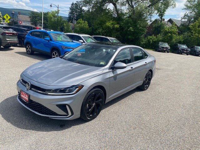 2025 Volkswagen Jetta 1.5T SE photo 2