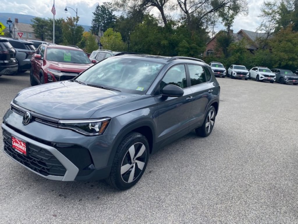 New 2025 Volkswagen Taos S S 4MOTION