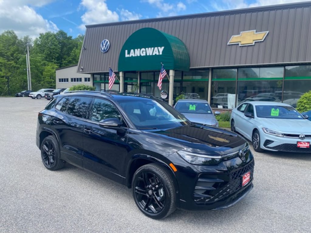 New 2025 Volkswagen Tiguan SE R-Line Black 2.0T SE R-Line Black 4MOTION