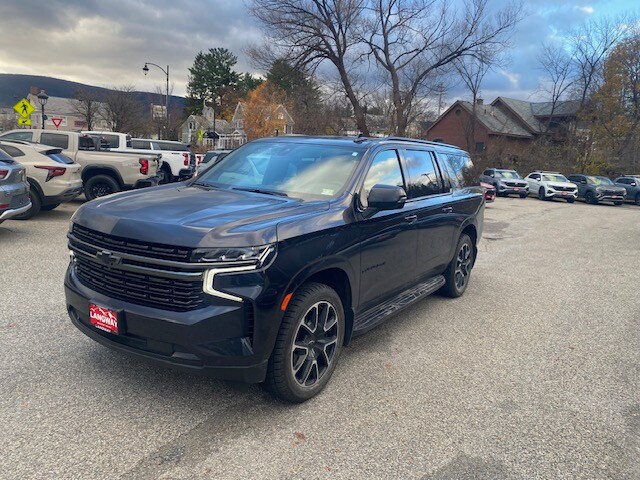 2022 Chevrolet Suburban RST photo 3