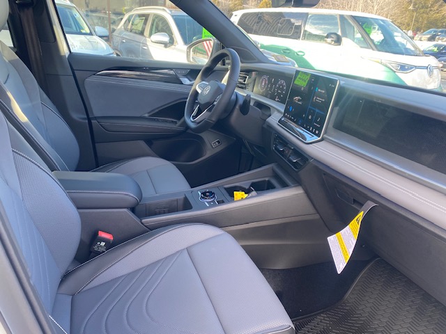 2026 Volkswagen Tiguan SE R-LINE BLACK - Photo 11