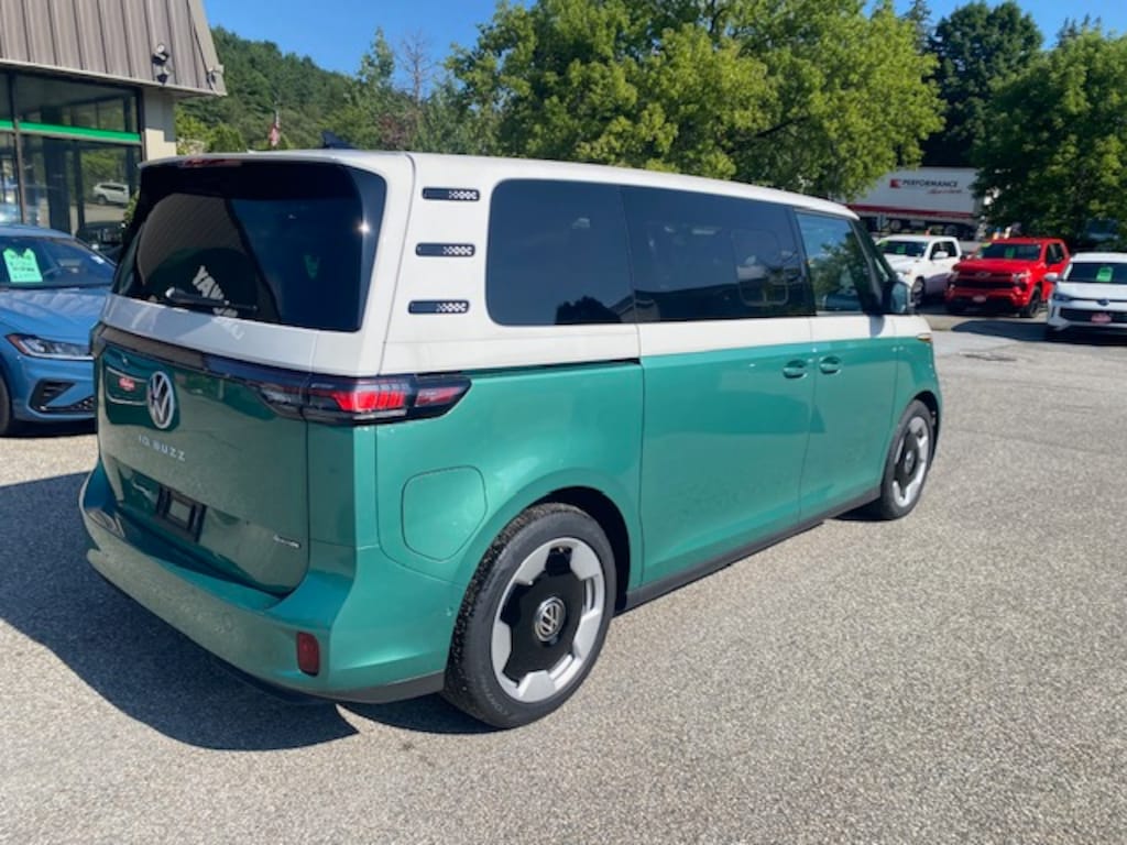 New 2025 Volkswagen ID. Buzz Pro S Plus Pro S Plus 4MOTION w/Two-Tone