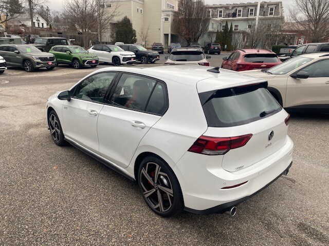 2026 Volkswagen Golf GTI SE photo 4