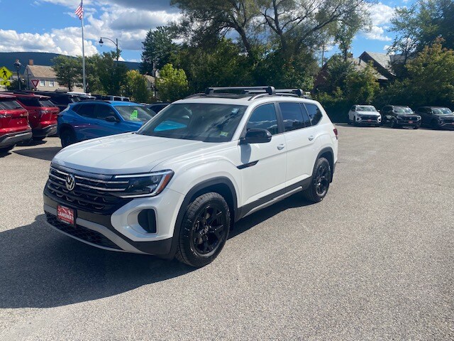 2026 Volkswagen Atlas Peak Edition SE photo 2