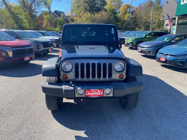2010 Jeep Wrangler Unlimited Mountain photo 2
