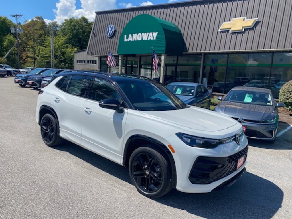New 2025 Volkswagen Tiguan SE R-Line Black 2.0T SE R-Line Black 4MOTION