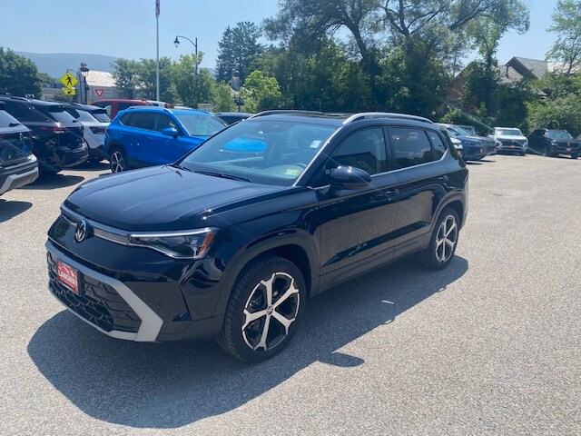 2025 Volkswagen Taos SEL photo 2