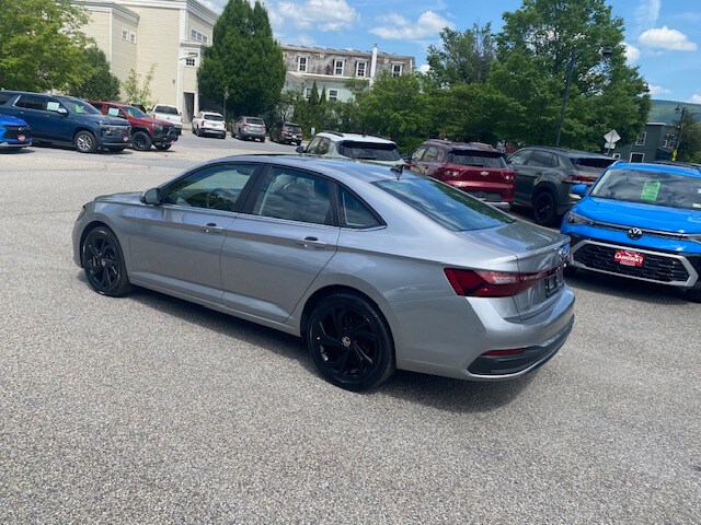 2025 Volkswagen Jetta 1.5T SE photo 3