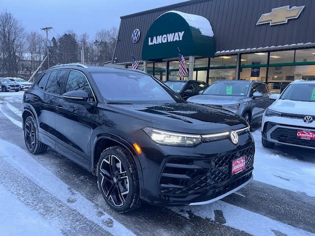 2026 Volkswagen Tiguan SEL R-LINE TURBO's photo