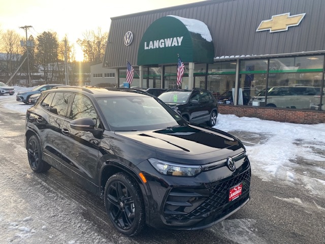 2025 Volkswagen Tiguan SE R-LINE BLACK's photo