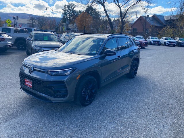 2026 Volkswagen Tiguan SE R-Line Black photo 3