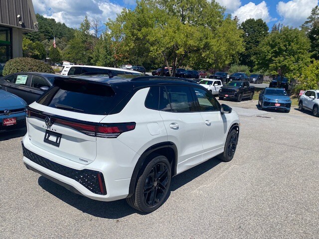 2025 Volkswagen Tiguan SE R-Line Black photo 2