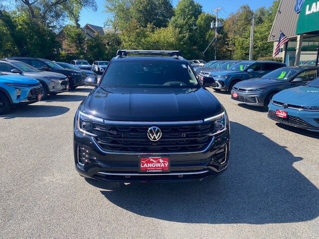 2026 Volkswagen Atlas Cross Sport SEL Premium R-Line photo 2