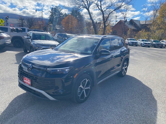 2026 Volkswagen Tiguan SE photo 3