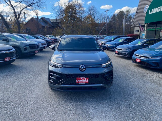 2026 Volkswagen Tiguan SE R-Line Black photo 2