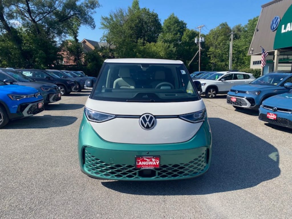 New 2025 Volkswagen ID. Buzz Pro S Plus Pro S Plus 4MOTION w/Two-Tone