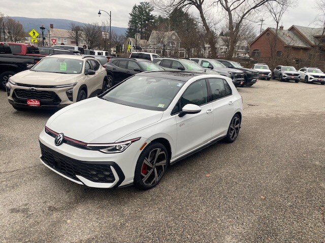 2026 Volkswagen Golf GTI SE photo 3