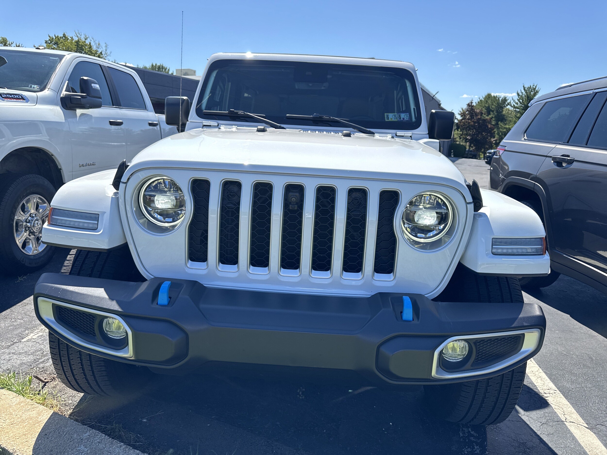 2022 Jeep Wrangler 4xe Unlimited Sahara photo 2