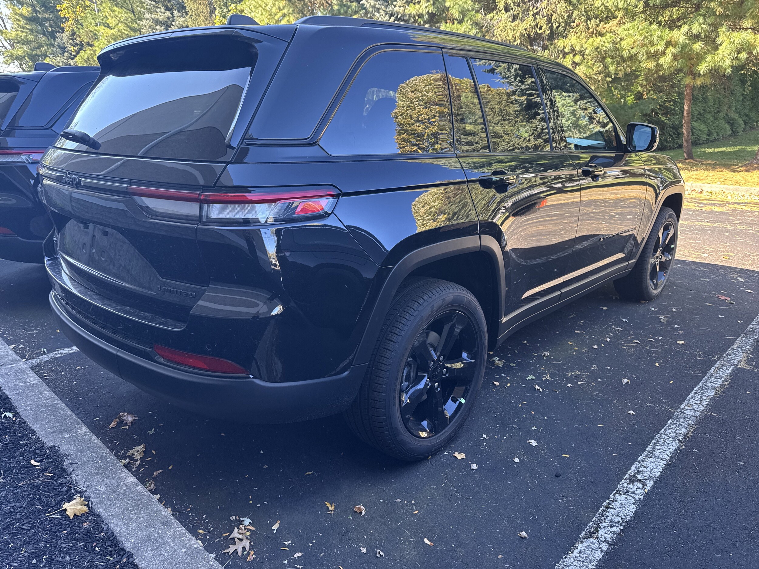 2025 Jeep Grand Cherokee Limited photo 3