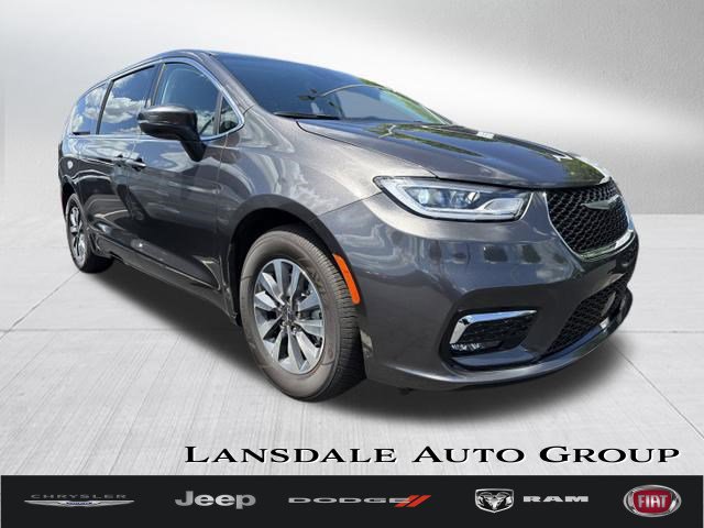 2023 Chrysler Pacifica Hybrid Touring L Hybrid's photo