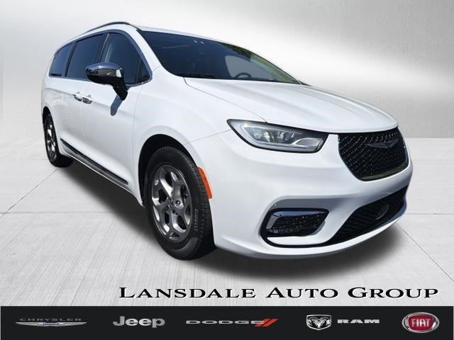2023 Chrysler Pacifica Limited's photo