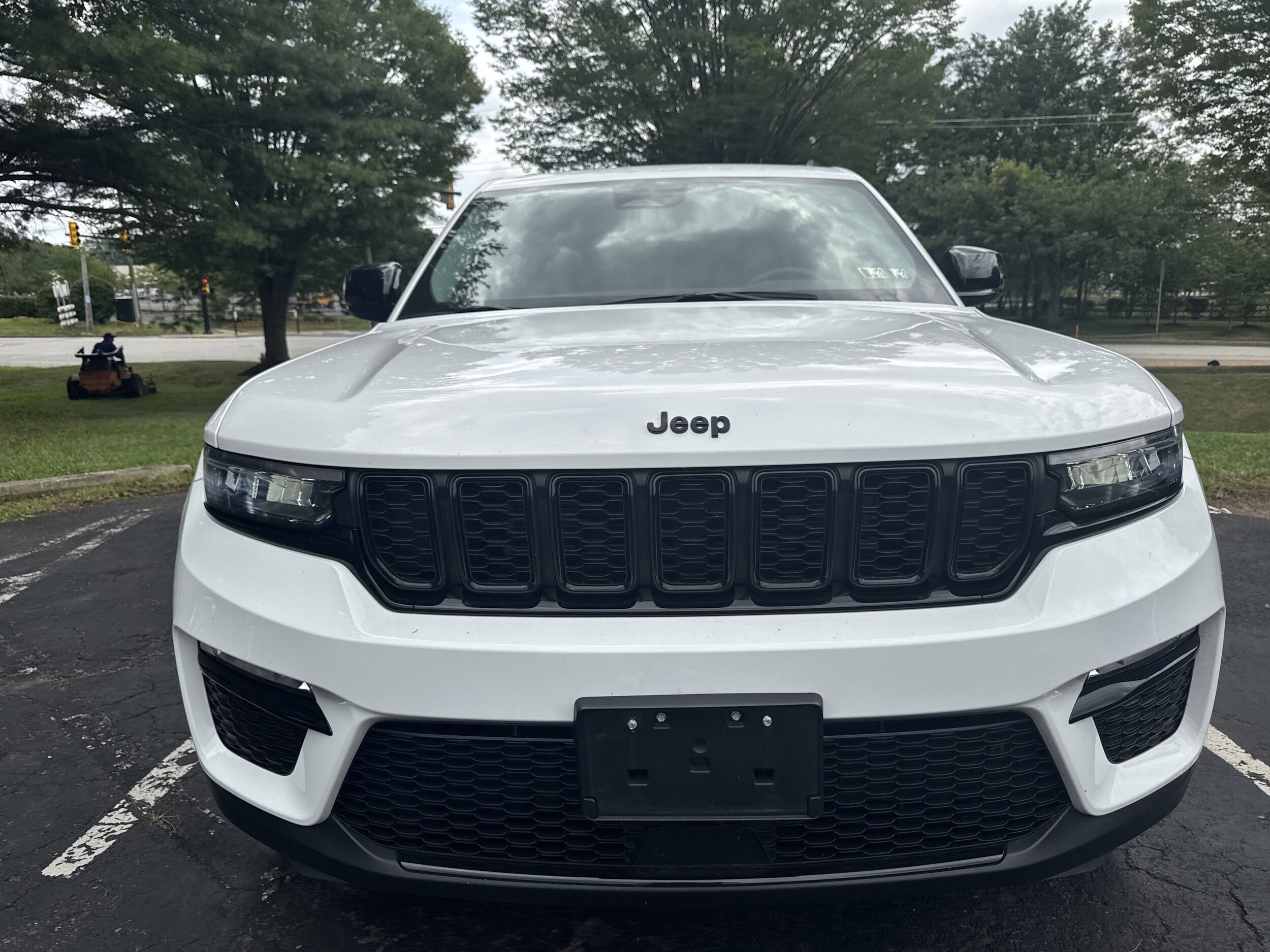 2023 Jeep Grand Cherokee Limited photo 2