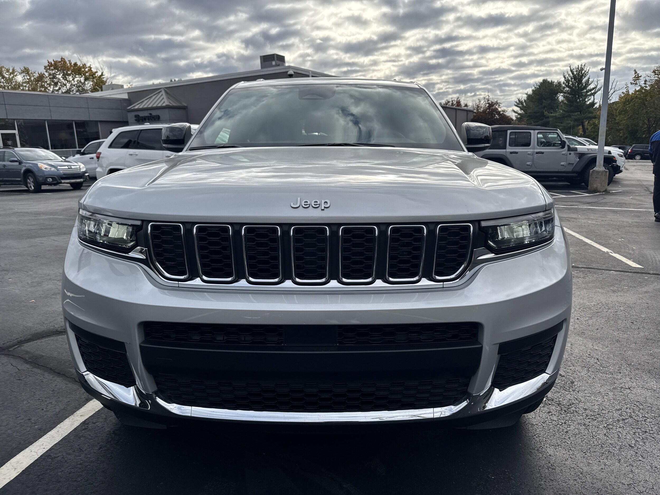 2024 Jeep Grand Cherokee Laredo photo 2