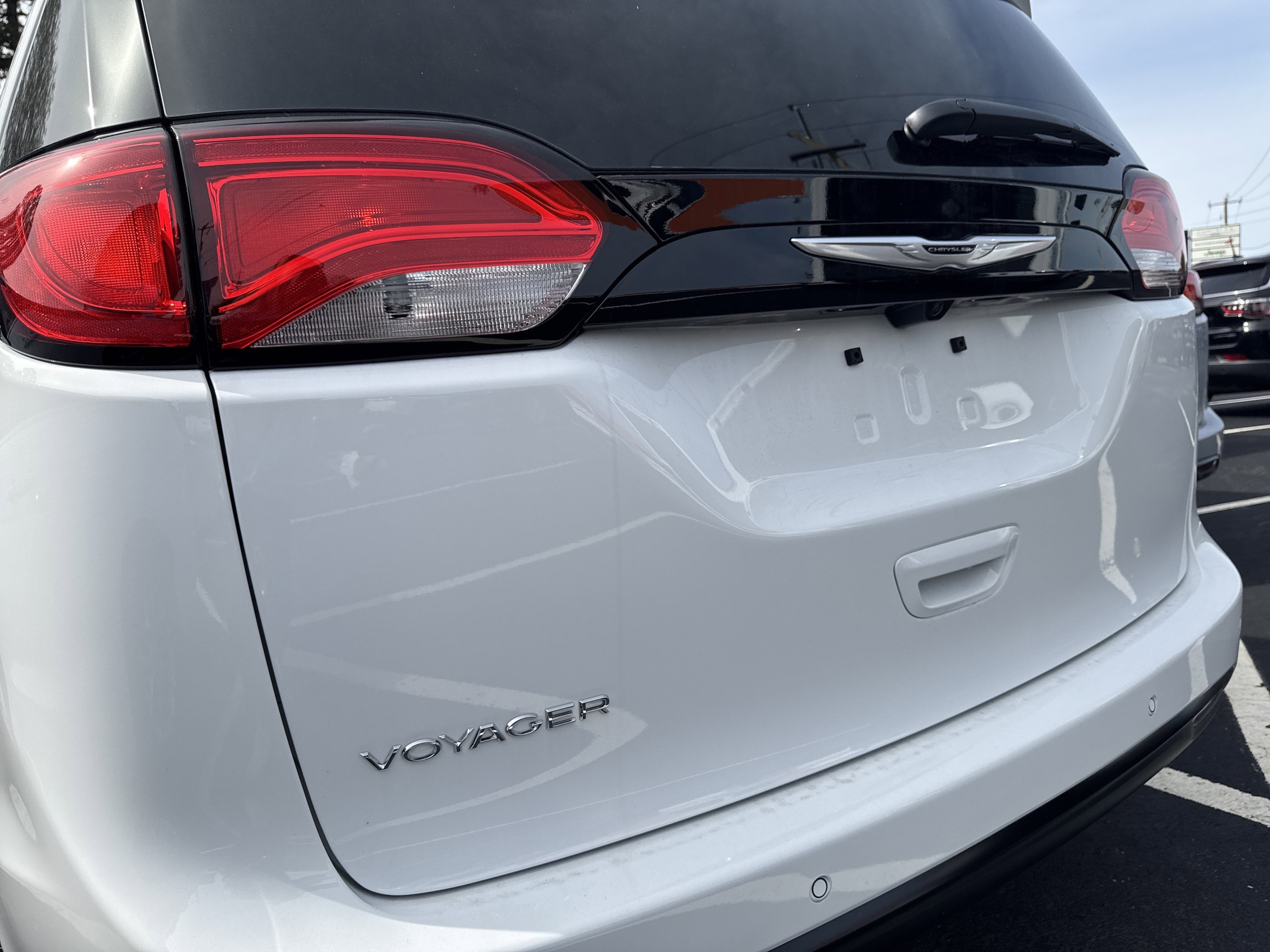 2026 Chrysler Voyager LX - Photo 8
