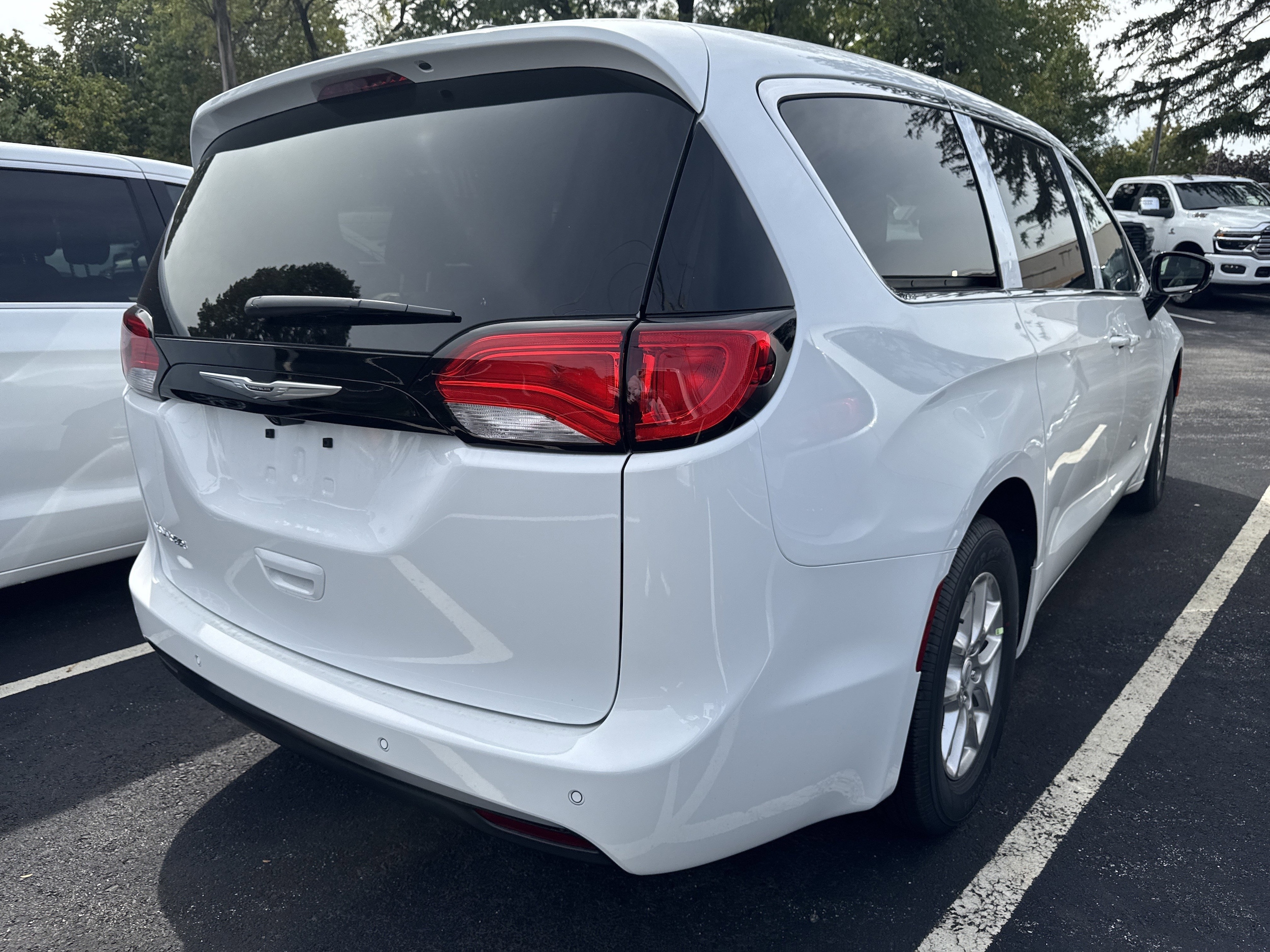 2026 Chrysler Voyager LX - Photo 7
